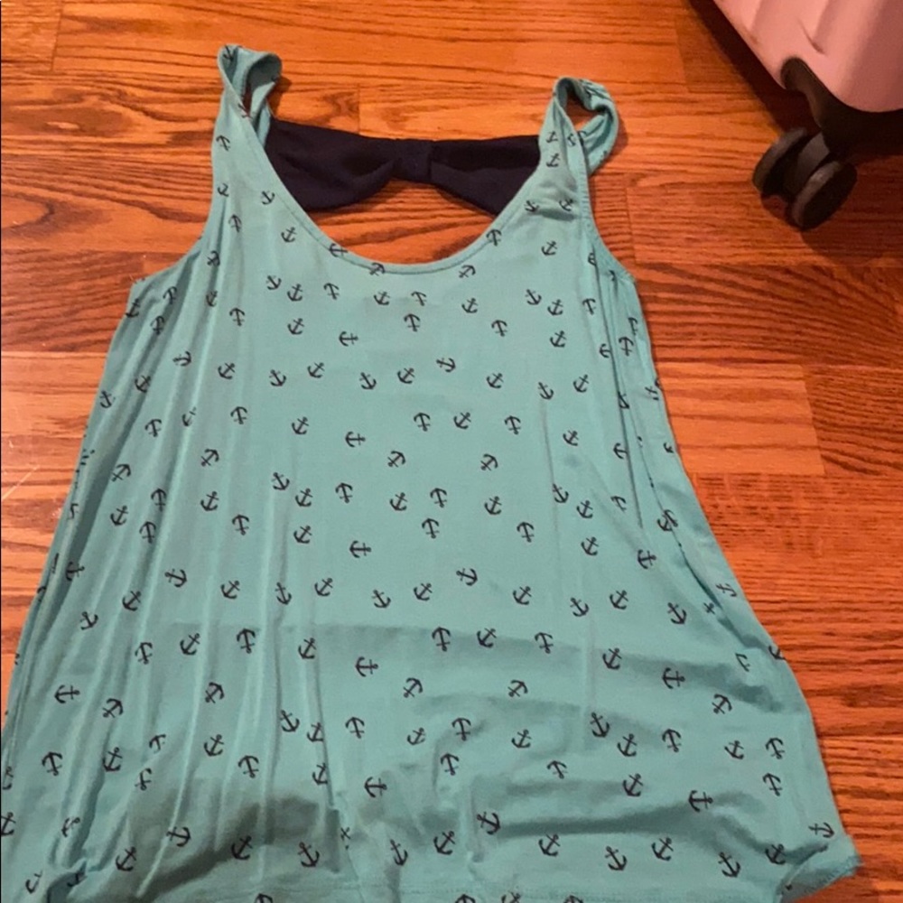 Tank top with a bow in the back, perfect condition